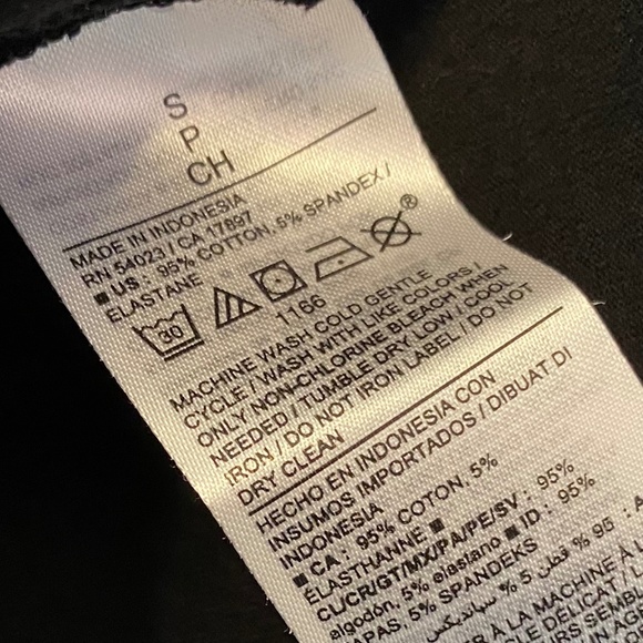 Old Navy Fitted Short-Sleeve V-Neck Bodysuit - Picture 4 of 6